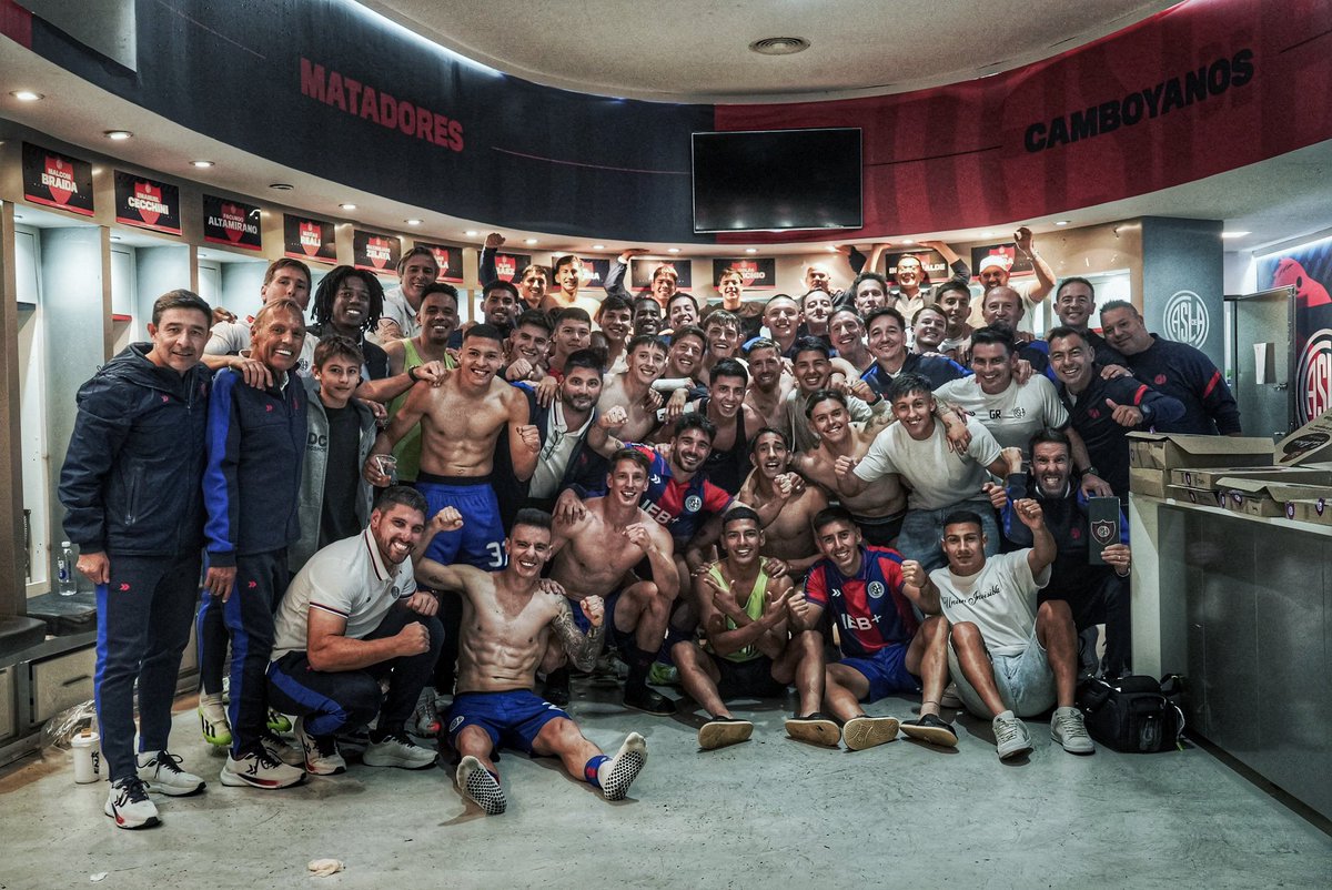 Los tenemos anotados. Uno por uno. Todos los periodistas ensobrados que operaron en una de las semanas más importantes del último tiempo. 

No se la haremos tan fácil. Vamos TODOS JUNTOS. Una vez más. Contra todo y todos.