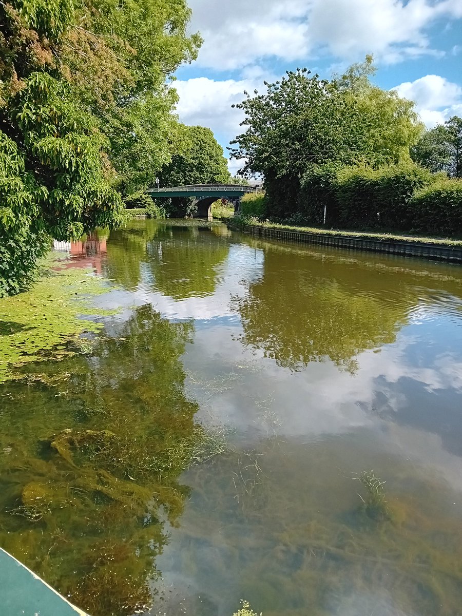 TheLengthsman's tweet photo. @RathboneKeswick @rfj1966 @JohnGal_luvlife @Sunnysidegh @magsLancashire @dash_beck2 @BrookinKath @keswickbootco @PeterLazzari1 @a69johnson @martin_s_wood I have 18 inches of water under the boat !
#Lowlevels https://t.co/B3bTZpibRi