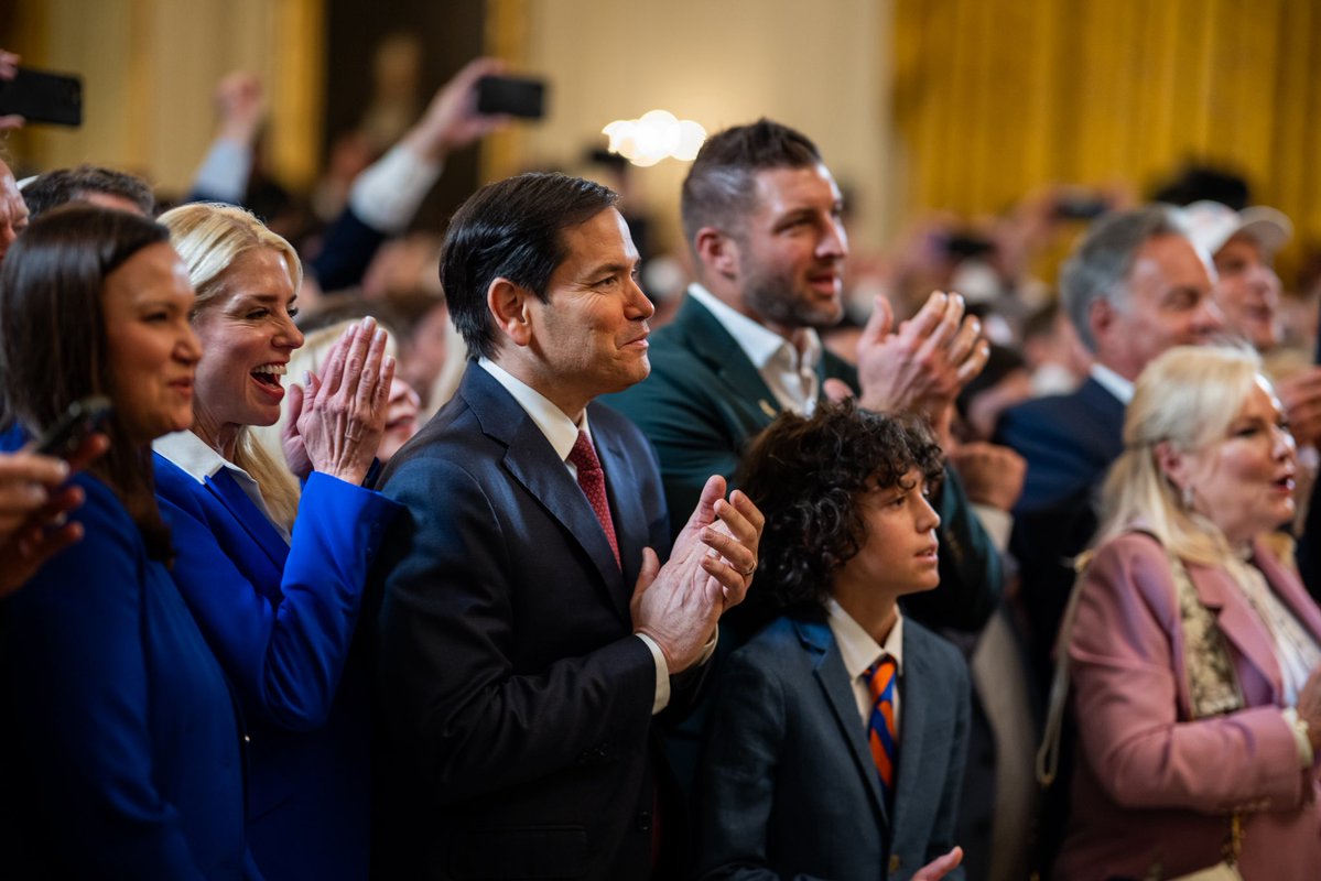 Attorney General Pamela Bondi (@agpambondi) on Twitter photo Congratulations to our 2025 National Champs <a href="/GatorsMBK/">Florida Gators Men’s Basketball</a>! It was an honor to spend time with these amazing players. IT’S GREAT TO BE A FLORIDA GATOR🐊! Congratulations to our 2025 National Champs <a href="/GatorsMBK/">Florida Gators Men’s Basketball</a>! It was an honor to spend time with these amazing players. IT’S GREAT TO BE A FLORIDA GATOR🐊!
