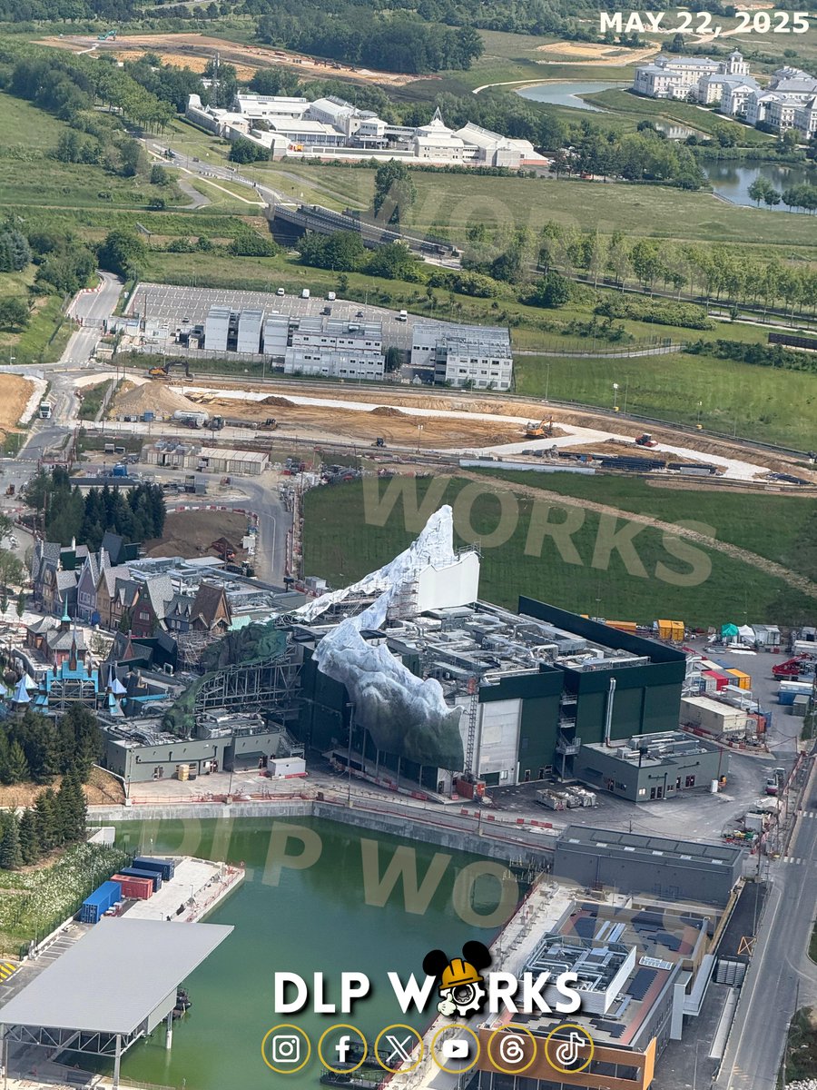 [Aerial Views] ✈️ Latest Update for #WDS2 Adventure Way, Regal View &amp; Beyond!

⚠️ PART 3 : Additional sections of the expansion offer signs of progress across multiple zones:
➡️ Regal View Restaurant &amp; Lounge nears completion, with painters working on exterior coatings.
➖ A new