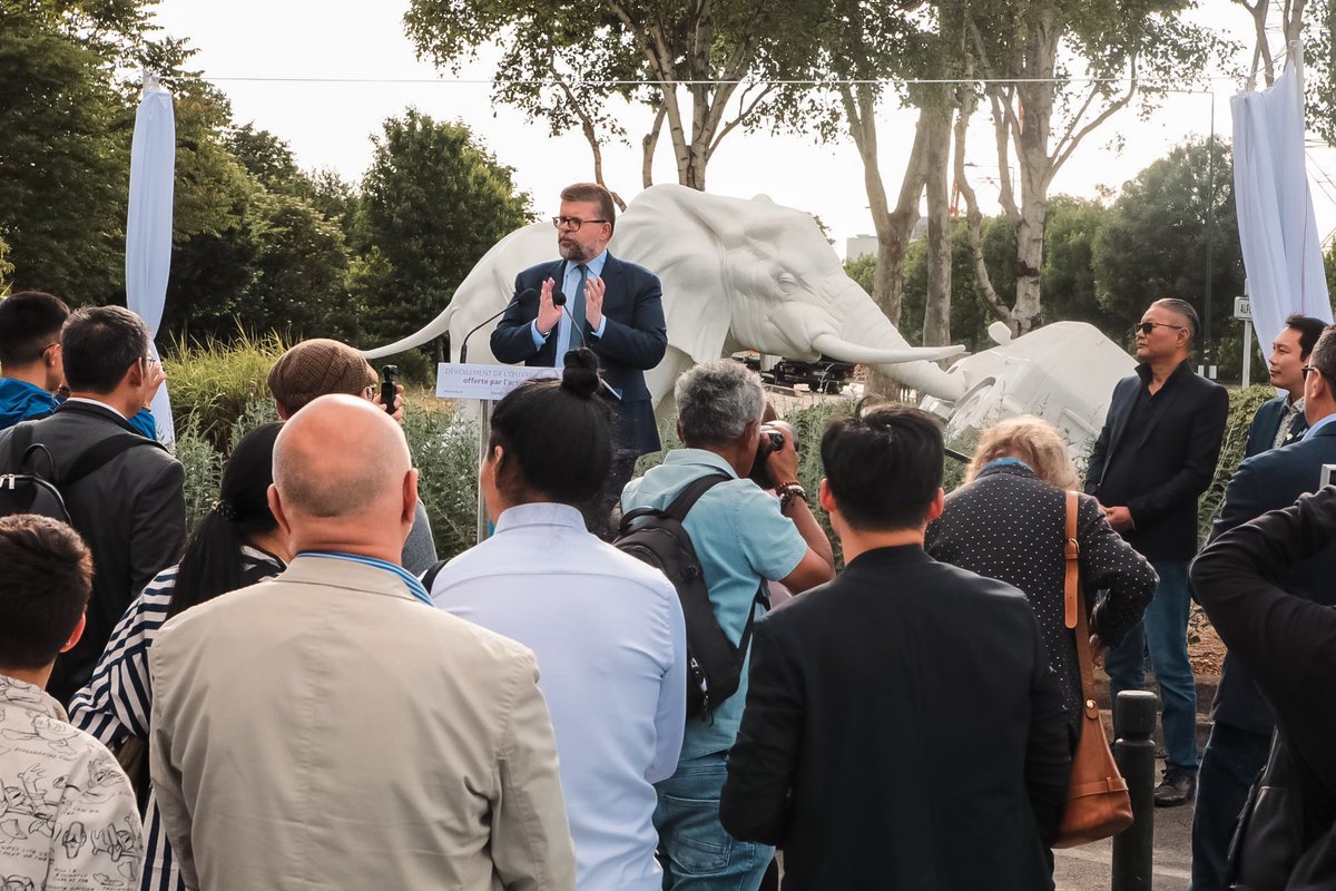 luccarvounas's tweet photo. Inauguration de l’œuvre « Anti agression » @Alfortville_94 en présence de l’artiste internationalement reconnu #WangDu aux côtés du Directeur du Centre culturel de la Chine à Paris, Monsieur Wang Meng et du Directeur du Musée Cernuschi, Éric Lefebvre. 1/2 https://t.co/Qpk9fVaesV