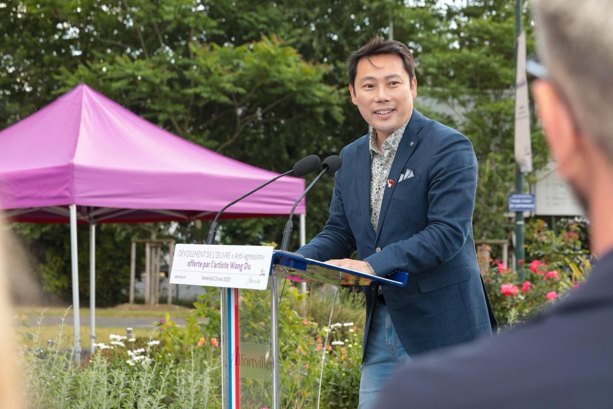 luccarvounas's tweet photo. Inauguration de l’œuvre « Anti agression » @Alfortville_94 en présence de l’artiste internationalement reconnu #WangDu aux côtés du Directeur du Centre culturel de la Chine à Paris, Monsieur Wang Meng et du Directeur du Musée Cernuschi, Éric Lefebvre. 1/2 https://t.co/Qpk9fVaesV
