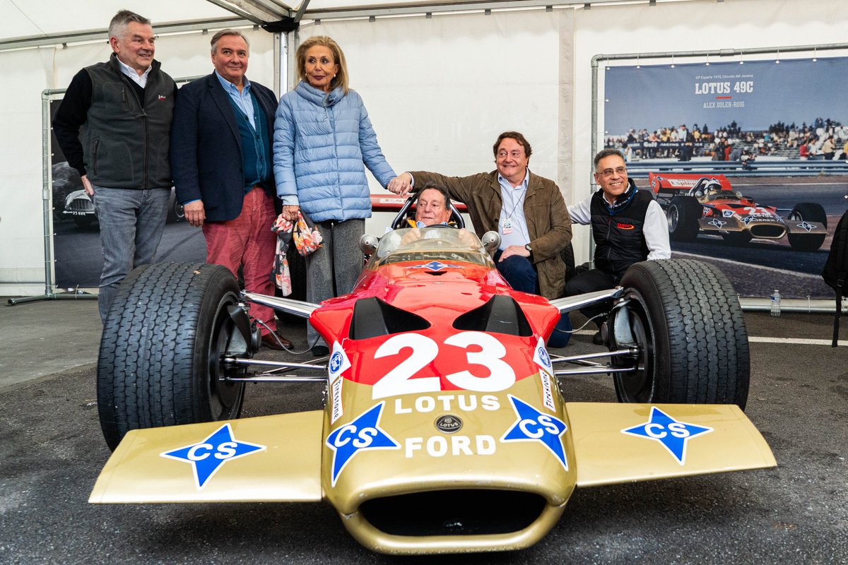 📸4 fotos del homenaje a Alex Soler-Roig en <a href="/EspiritMontjuic/">Espíritu de Montjuïc</a> que vivimos hace un par de meses.

Poder ver y especialmente escuchar a un pionero de nuestro automovilismo a sus 93 años de edad fue un hito que ya creíamos imposible.

🎥 Vídeo EdM 2025: youtu.be/vrRsMQz-Xe8