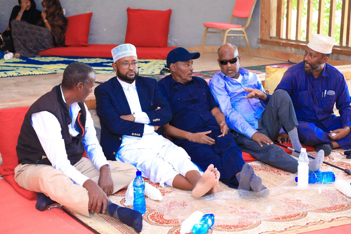 FaroleMax's tweet photo. It was my pleasure to have a lunch today with the recently released heros of #Hiil-Harti who fought against #LaaAnod #Genocide by the #Somaliland clan-enclave under #MuseBihi in 2023. Their blood & sacrifice not wasted. #LasAnod is safer, peaceful & thriving 2day as a resultπ https://t.co/0RIFW1C3nq
