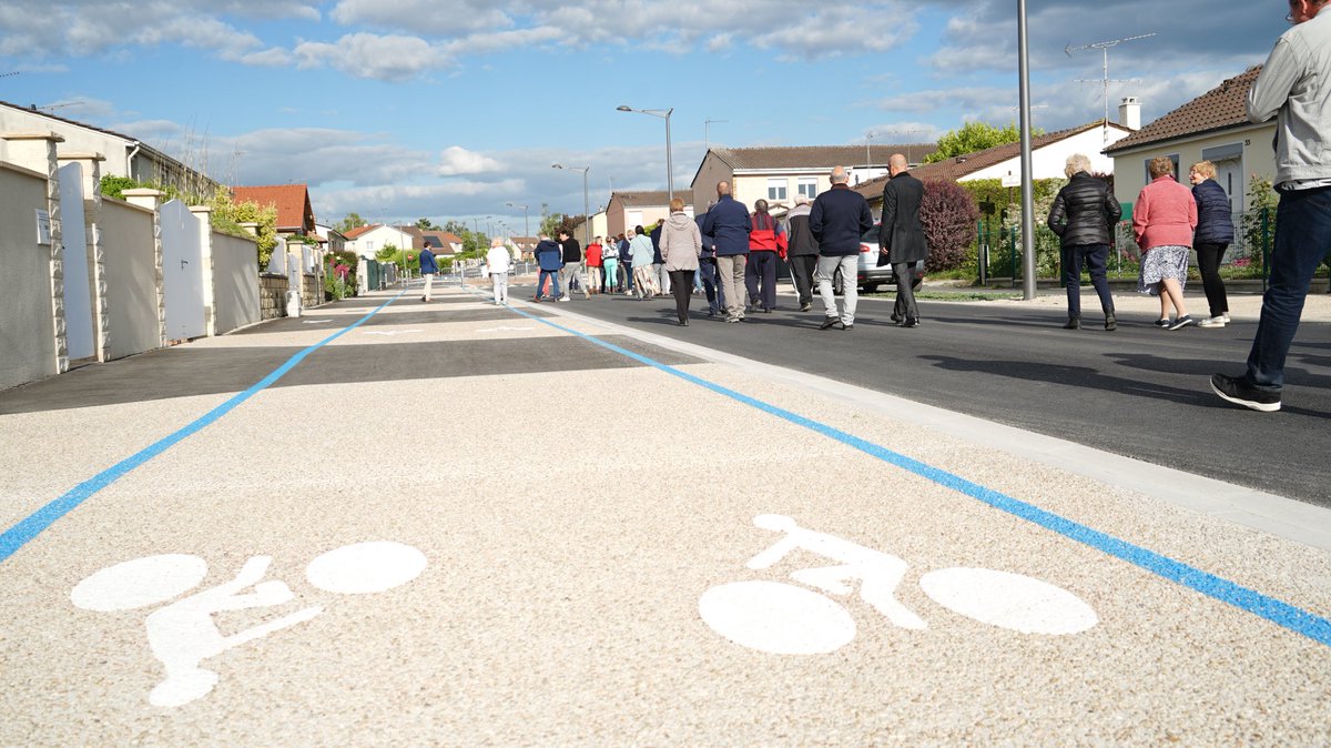 GrandReims's tweet image. Inauguration des #travaux de #requalification de la rue de Bétheny à #WitrylèsReims ! Un chantier qui a permis le renouvellement de la structure de la voirie, de l’éclairage public, du réseau d’eau potable, des #trottoirs et l&apos;aménagement en surface.