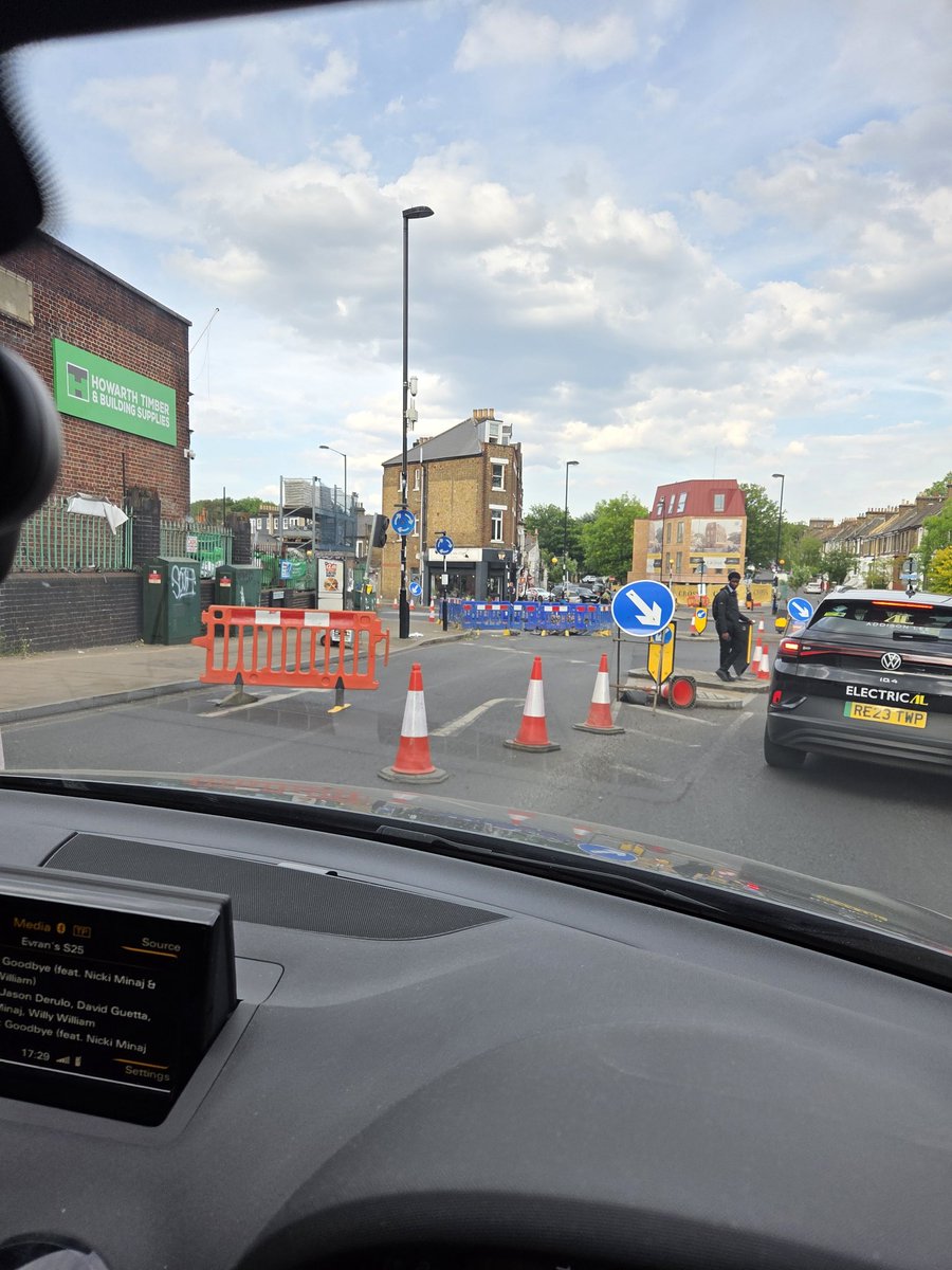 EvRaN MeMz tweet media