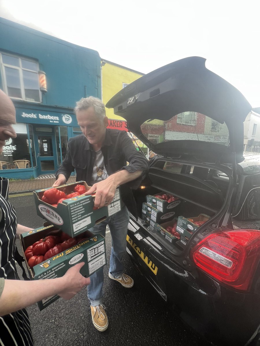 East Brighton Food Co-operative (@ebfoodcoop) on Twitter photo <a href="/EBFoodCoop/">East Brighton Food Co-operative</a> start this week feeding 250+ peopleπ₯π with <a href="/brightfest/">Brighton Festival</a> , rescued 4 tonne of tomatoes π
& peppers π« to share with communitie, 500 gourmet meals cooked & delivered across <a href="/BrightonHoveCC/">Brighton & Hove City Council</a> , afterschool clubs 𧬠π & event catering for <a href="/NHSuk/">NHS</a> conference with 100+π¨ββοΈ <a href="/EBFoodCoop/">East Brighton Food Co-operative</a> start this week feeding 250+ peopleπ₯π with <a href="/brightfest/">Brighton Festival</a> , rescued 4 tonne of tomatoes π
& peppers π« to share with communitie, 500 gourmet meals cooked & delivered across <a href="/BrightonHoveCC/">Brighton & Hove City Council</a> , afterschool clubs 𧬠π & event catering for <a href="/NHSuk/">NHS</a> conference with 100+π¨ββοΈ
