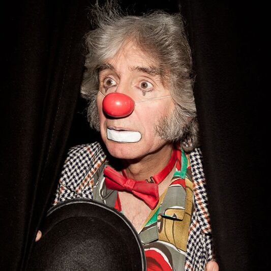 munoz_marc's tweet photo. Molt trist… ha estat un plaer i una grandíssima sort haver-te conegut, Claret. Que la terra et sigui lleu, Monsieur Craconi! 😔 https://t.co/6QnLVgd0vG