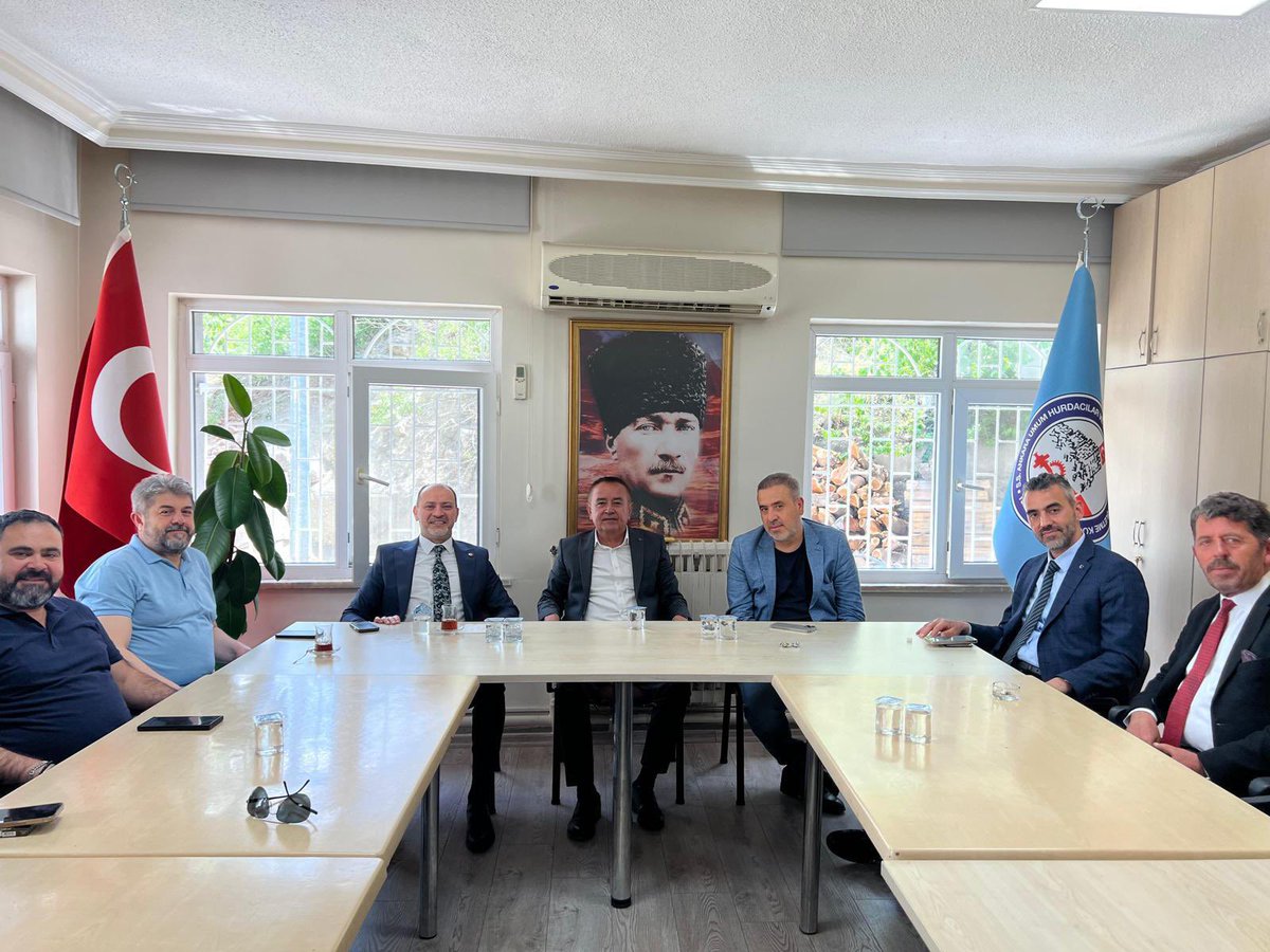 📍 Hurdacılar Sitesi

İlçe Başkanımız <a href="/ekremyuce06/">Dr. Ekrem Yüce</a> ,Yürütme ve Yönetim Kurulu Üyelerimiz; S.S. Hurdacılar ve Geri Dönüşümcüler İşletme Koop. Başkanı İrfan Çinkaya ve Yönetimini ziyaret ettiler
Hurdacılar Sitesi esnafları için yapmış oldukları çalışmalar için teşekkür ederiz.