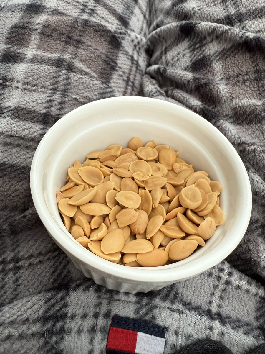 На скоро речи мои 40 години, сфатив дека скопјани, струмичани и др. не се чуле за овој специјалитет.
Еврејски семки ќе ти излезе нешто како пастрмајлија, само штипјани правиме или пак не?