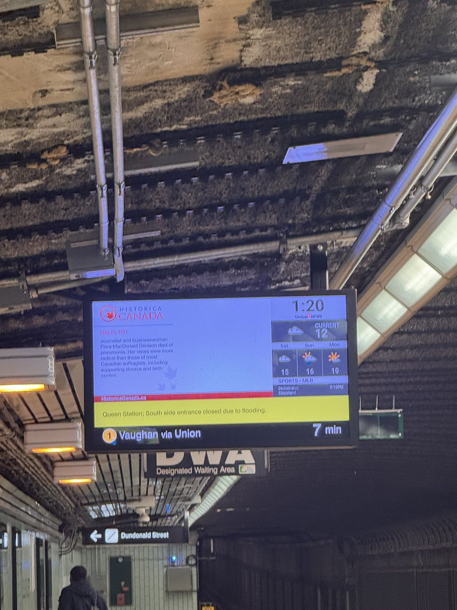 jalto7's tweet photo. @TTChelps  how is it possible on a Friday afternoon the subway runs with 7 (or more) minute intervals?? #ttc means Take The Car once again! https://t.co/GWzydzHOhF
