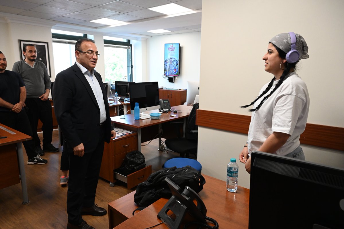 16 Milyon İstanbullu için çalışmaya devam ediyoruz. 

Basın ve Halkla İlişkiler Daire Başkanlığı, Destek Hizmetleri Daire Başkanlığı, İtfaiye Daire Başkanlığı ve Zabıta Daire Başkanlığında görev alan çalışma arkadaşlarımızla bir araya geldik. İstanbul genelinde verdiğimiz