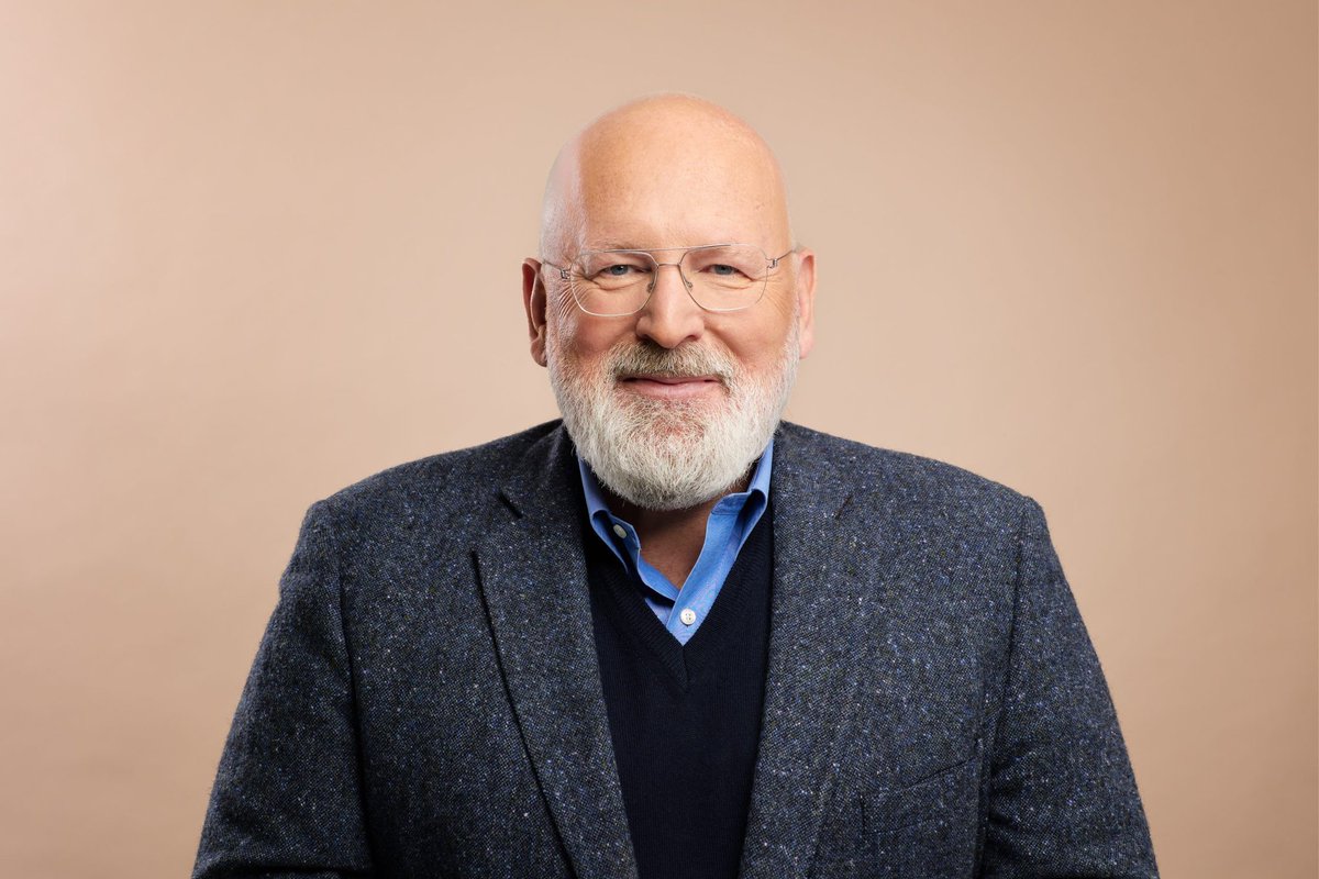 Boeren demonstreren voor hun bestaansrecht en Timmermans schreeuwt MOORD &amp; BRAND! Syrische asielzoekers steken mensen neer &amp; Timmermans is MUISSTIL! 

Doe een ♥️ &amp; RT als je ook WALGT van HYPOCRIET Timmermans!