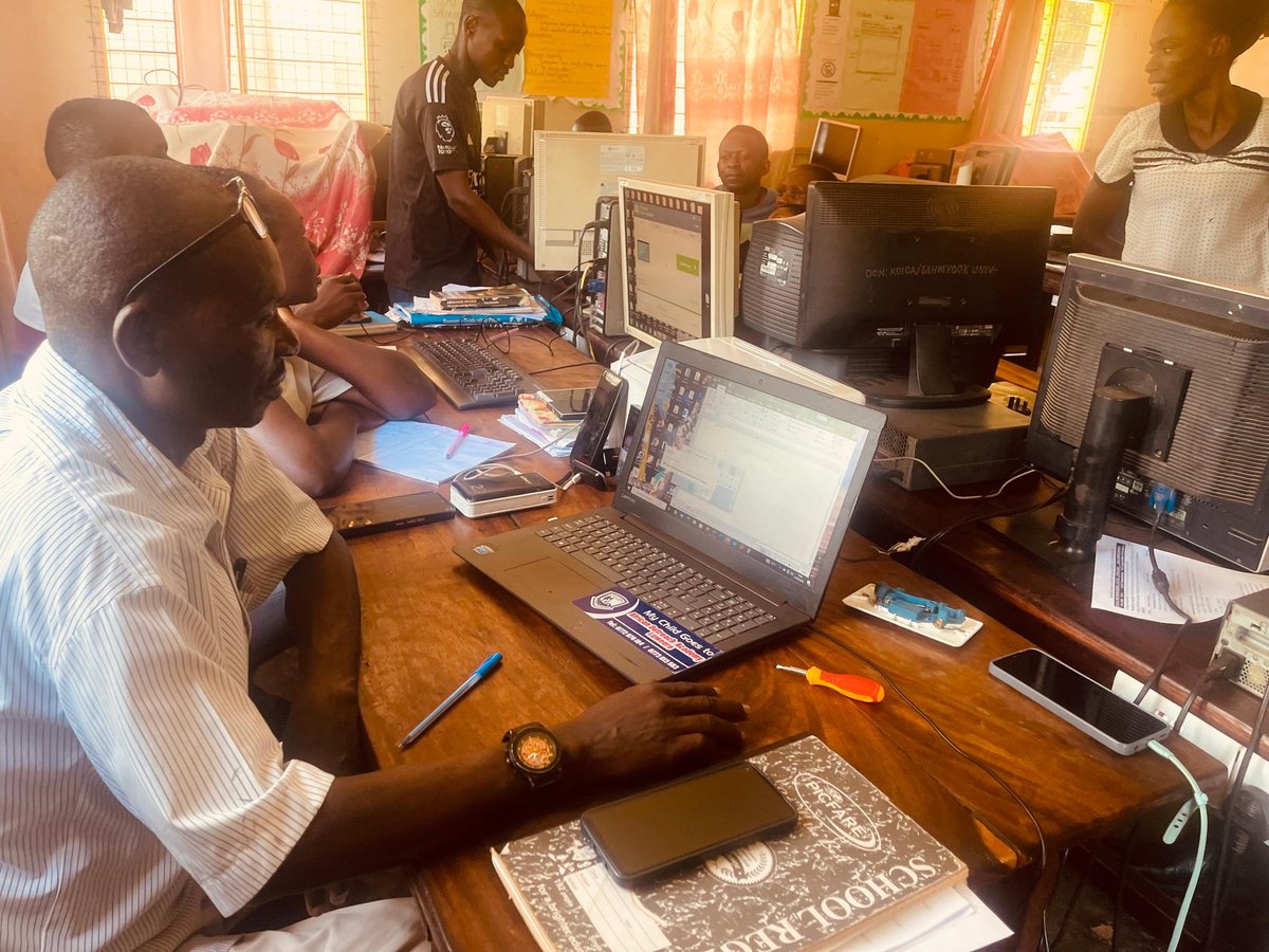 PeaceNajodo's tweet image. @sharebilityug 
Staff of African Outreach Academy Luweero district, doing a hands on activity during ICT integration training today. #Edifyedtech #sharebilityedutech.