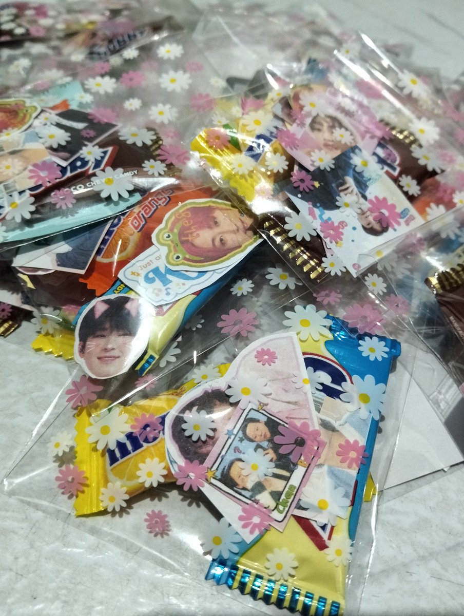 Cheoliebb_'s tweet photo. Some freebies for #GoingDecade
See u there etivac carats!!β€οΈβπ©Ή https://t.co/sQNBKgv1OI
