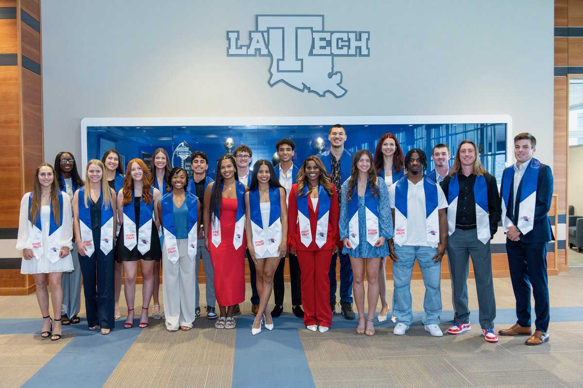 Stoles today. Diplomas tomorrow. 🎓

Congrats to this amazing Spring Quarter class. 👏 👏 

#BarkLouder