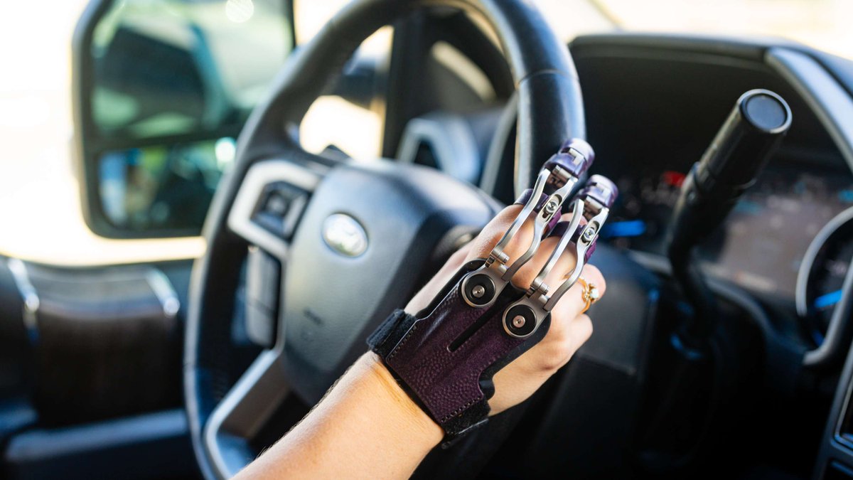 NPDevices's tweet image. From holding a cup to turning a steering wheel, the #MCPDriver provides end-users the stability and control required for a wide range of daily activities. Learn more about this intuitive, mechanical prostheses at npdevices.com/devices/mcpdri…. #NakedProsthetics #ItsAllAboutFunction