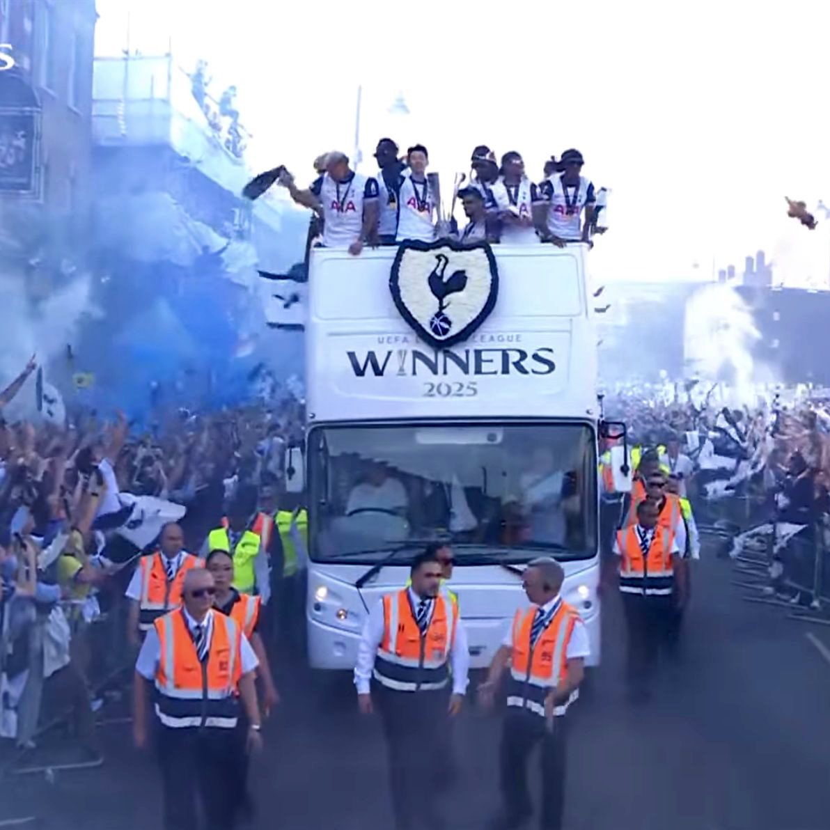 ⚪️🔵 Tottenham's trophy parade is well underway. Thousands of fans and flares going off after historic Europa League win! 🏆