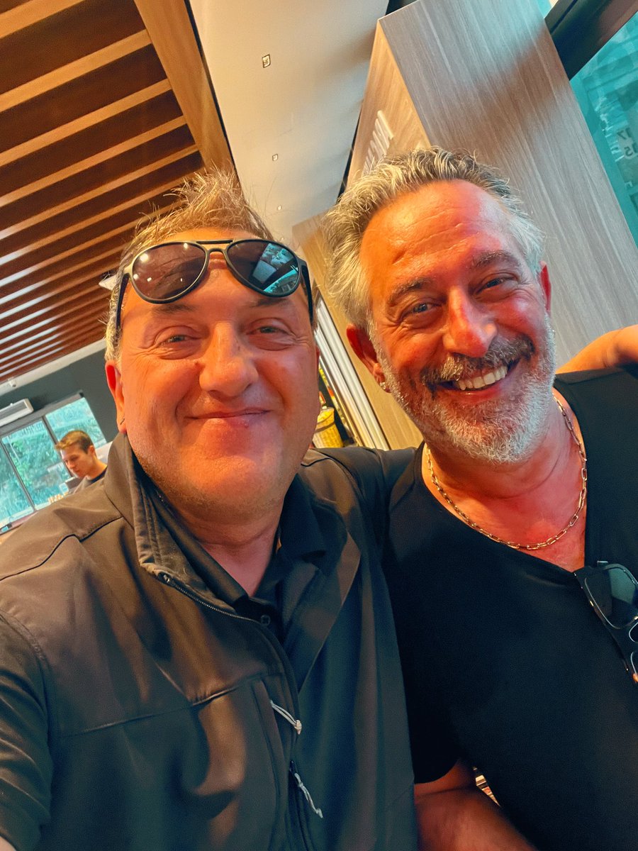 Hoş bi rastlantı sonrası <a href="/CMYLMZ/">Cem Yılmaz</a> 🤗