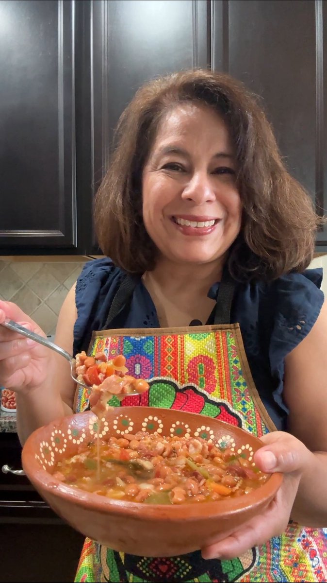 Acabo de subir un Reel con frijoles charros al estilo abuelita 😍🫘
<a href="/BushsBeans/">Bush’s Beans</a> #memorialdayweekend Link en mi bio para ver el reel 📲 #bushsbeanspartner