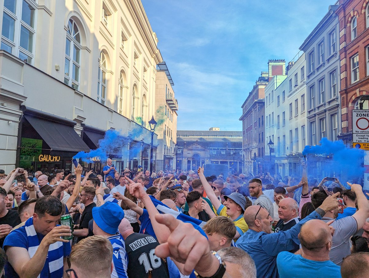 IAmBenRobertson's tweet photo. Sunderland, just like Wednesday did, taking over Covent Garden 🤝

#SWFC #SAFC https://t.co/oRRHaMplvx