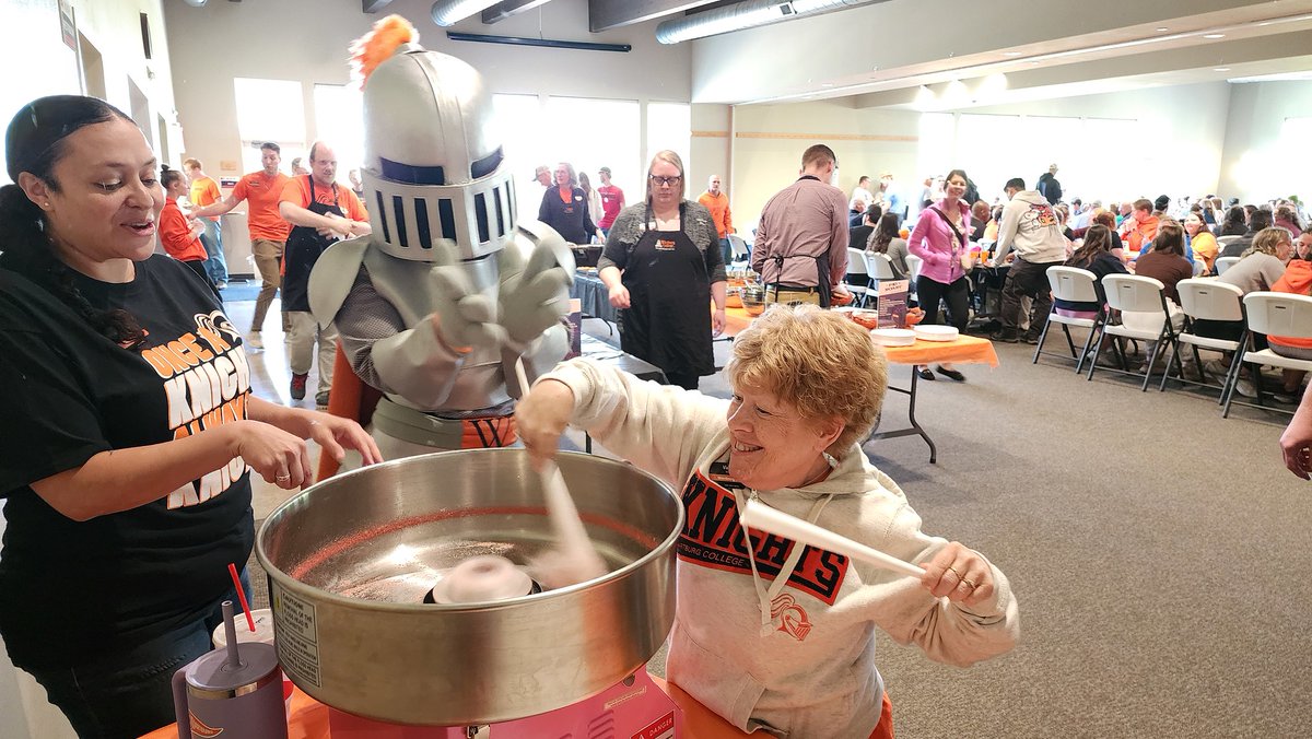 Thanks to the Waverly Area Veterans Post for hosting the Senior Pig Roast last night! 

The Class of 1975, back for their 50th reunion, joined the Class of 2025 for this annual tradition. See more photos at flic.kr/s/aHBqjCfdJR.