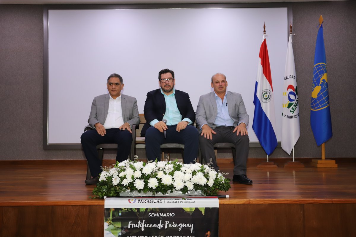 📌Apuntan al crecimiento y sostenibilidad del sector frutihortícola

Involucramiento de todos los actores de la cadena de producción y comercialización es clave para su fortalecimiento y competitividad.
 
Lea más:🔗 shorturl.at/NMlAA

#SENAVE
#GobiernoDelParaguay 🇵🇾