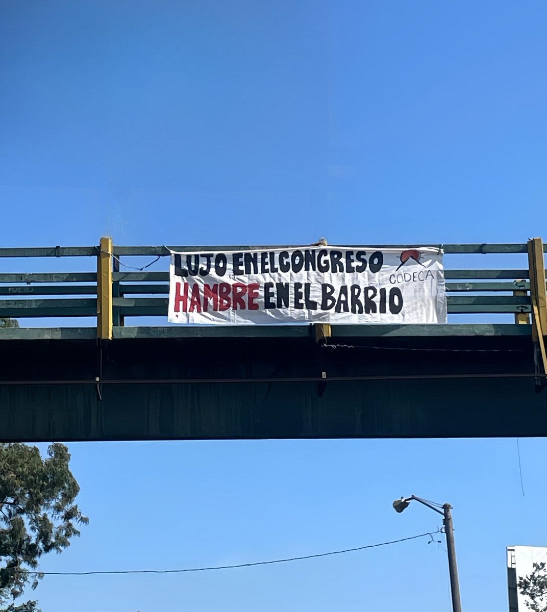 CODECA GT (@gtcodeca) on Twitter photo Mientras en el <a href="/CongresoGuate/">Congreso Guatemala</a> se reparten lujos, los pueblos de Guatemala sufren hambre.
Desde CODECA repudiamos el aumento salarial de los diputados, que se alimentan del empobrecimiento de nuestros pueblos.
✊🏽🌋 ¡No hay justicia donde hay lujos para pocos y miseria para Mientras en el <a href="/CongresoGuate/">Congreso Guatemala</a> se reparten lujos, los pueblos de Guatemala sufren hambre.
Desde CODECA repudiamos el aumento salarial de los diputados, que se alimentan del empobrecimiento de nuestros pueblos.
✊🏽🌋 ¡No hay justicia donde hay lujos para pocos y miseria para