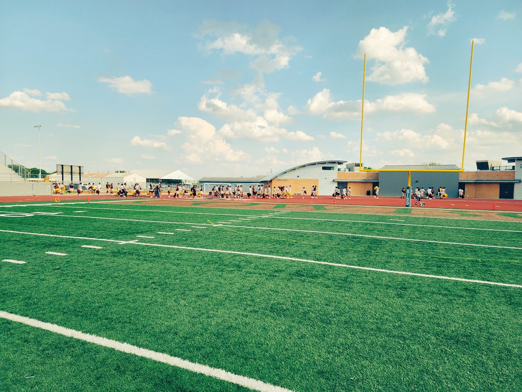 CoachJLozano's tweet image. 2025 Maroon &amp;amp; Gold Game. Great to have my boys there to enjoy it with! We also had fun watching some Powder Puff football before the game! Harlandale is a special place! #LINSA #EDC