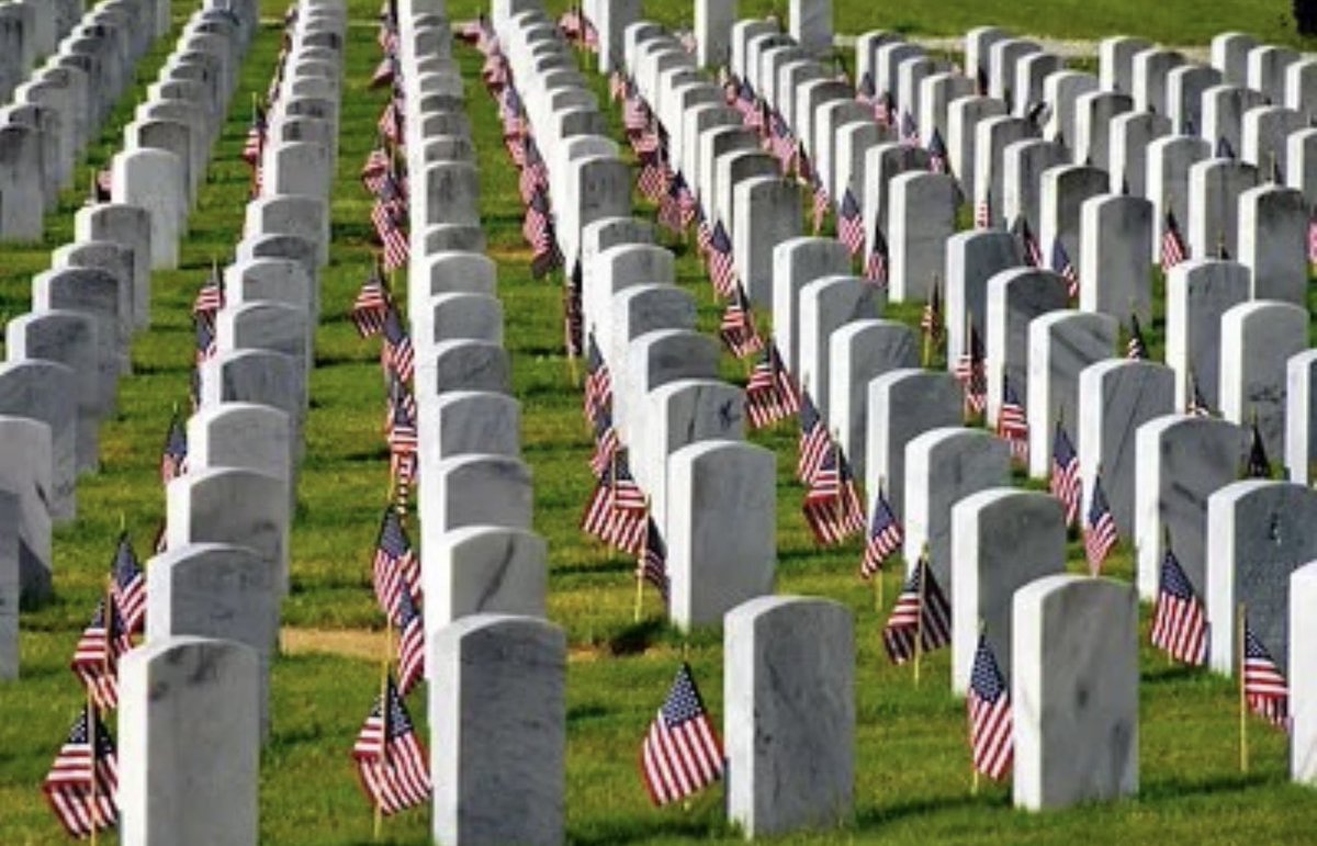 Memorial Day 🙏🇺🇸

Remember &amp; Honor.

A day on which those who died in active military service are remembered, traditionally observed on May 30 but now officially observed on the last Monday in May.