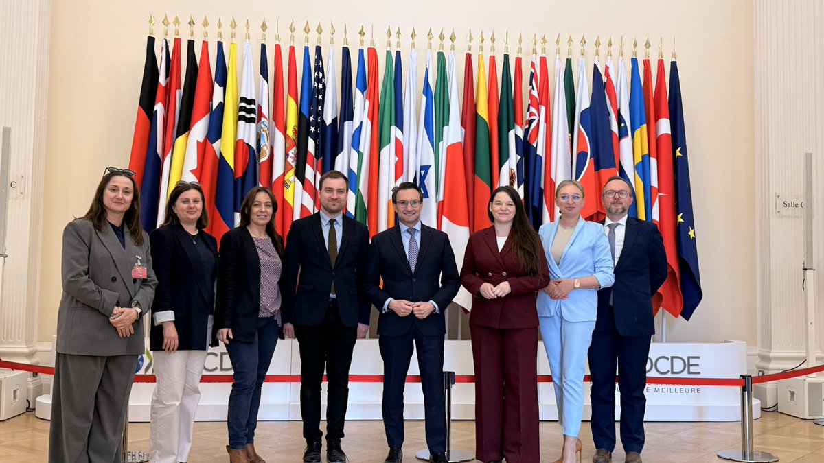 Dziś na seminarium eksperckim w OECD rozmawialiśmy o bardziej dostępnym mieszkalnictwie. 

Potrzebujemy zdecydowanie więcej pieniędzy budżetowych przeznaczać na budownictwo społeczne❗️

Przyszłością polityki społecznej jest też rozwój mieszkalnictwa wspomaganego.