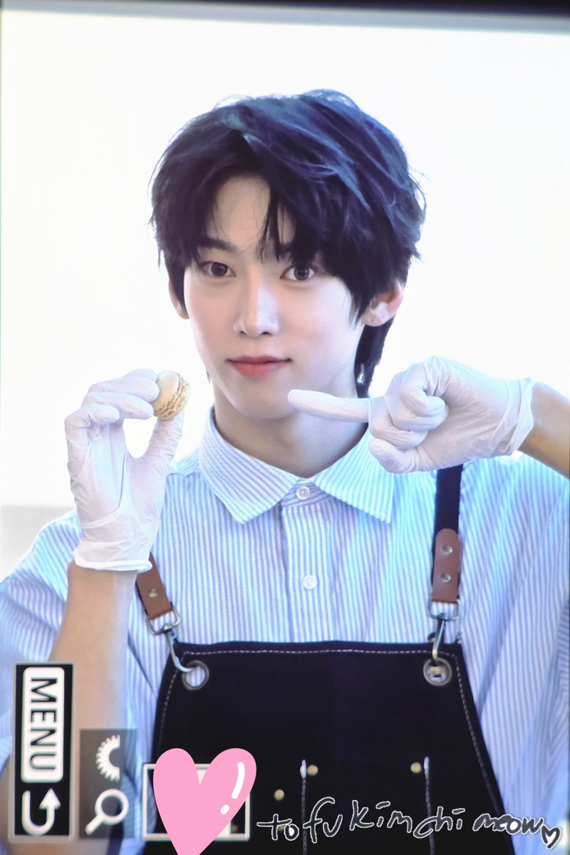 tofukimchimeow's tweet image. 250523 사운드웨이브 카페
마카롱 먹을 사람!? 저요! 저요!🙋♀️
#앰퍼샌드원 #AMPERSANDONE #나캠든 #NAKAMDEN #KAMDEN #나두빈 #캠든