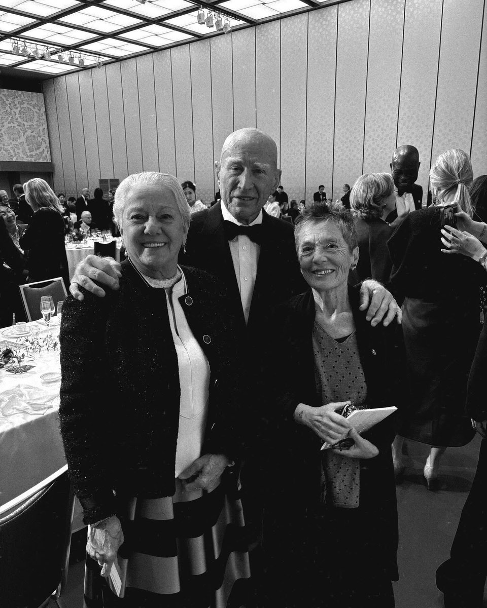 Com a triste partida de Sebastião Salgado, apresento os meus profundos pêsames à Lélia Salgado e desejo-lhe muita força e coragem.
E a nós todos, a vontade de aprendermos com ele o amor à Terra, a beleza da natureza e, muito particularmente, ao trabalho árduo de repor alguma