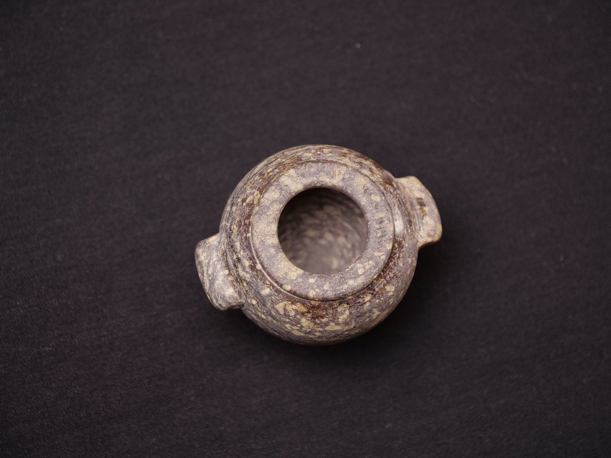 ArtifactFNDN's tweet image. This granite lug vessel was found in an early Dynastic grave, dated to 2,700 BC. This vessel is so round that parts of its body have circularity measurements below one-thousandth of an inch. (0.001) Early Egyptians didn’t have tools capable of such precision (that we know of)