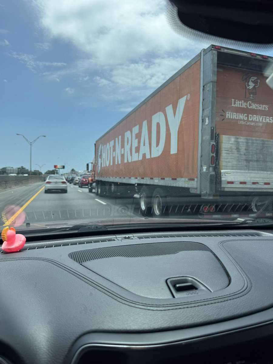 bigtroubleBB's tweet photo. Crazy to think that this truck is filled with so much ass pizza https://t.co/BGQm5kZ05c