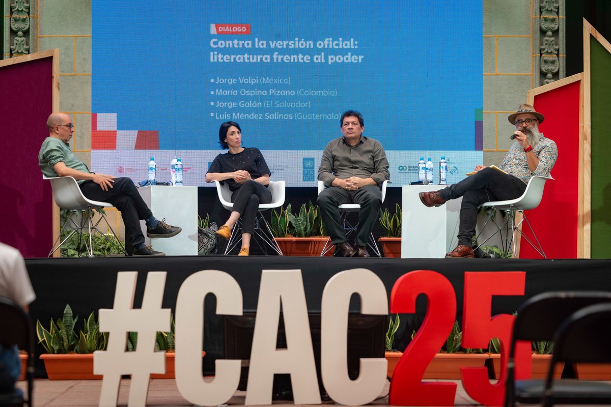 La política y la literatura cara a cara en Centroamérica Cuenta

Una fascinante jornada se vivió en el Patio de la Vida del Palacio Nacional de la Cultura, mientras el festival Centroamérica Cuenta 2025 sigue su curso.🧵
