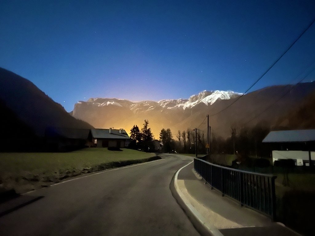 Good morning!

Sometimes we feel the void.
Not because we lack,
but because we’re meant to create.

Fill the space with your purpose.

Have a great day!