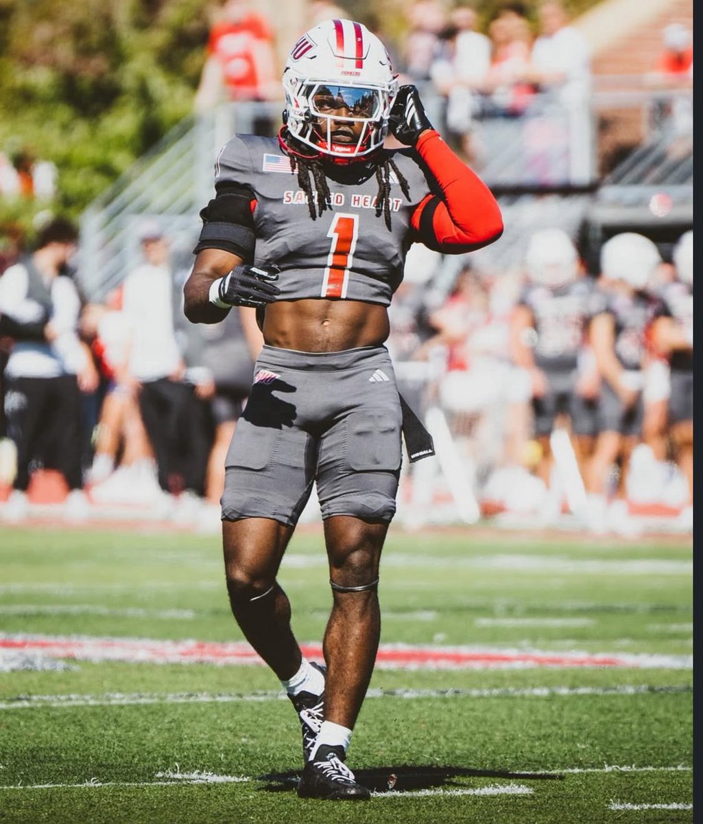 Blessed to receive my 11th Division 1 scholarship offer from Sacred Heart University Sacred🔴⚪️!! <a href="/cedar_football/">Cedar Creek Football</a> <a href="/Coach__Duke/">Kevin Duke</a>
