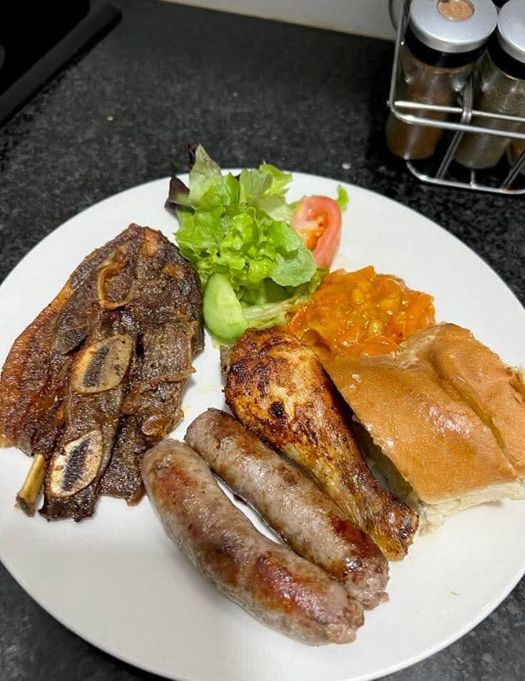 TeamFuloZim's tweet photo. Let’s see your Africa day meals 
DM  us and the best looking dish wins a @TeamFuloZim apron or T-shirt 

Rate this meal and don’t forget to 
#TagAJournalist https://t.co/OVsB0E1Dvq
