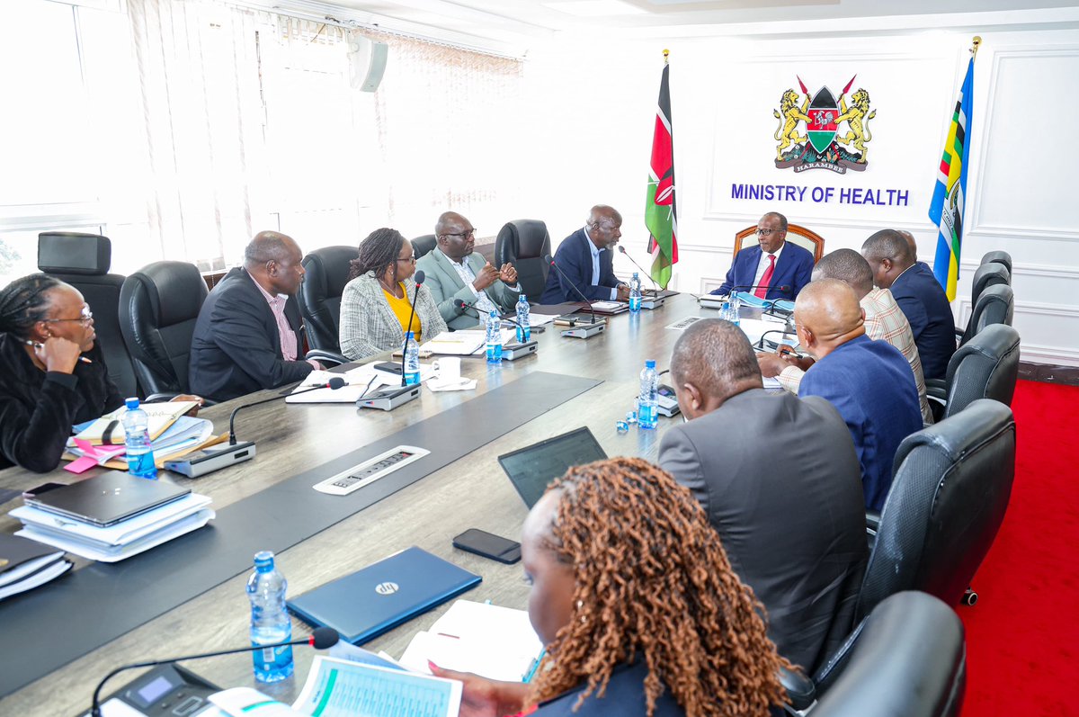 HonAdenDuale's tweet image. Convened a consultative meeting with the Public Service Commission, led by Chairperson Amb. Antony Muchiri and the Social Health Authority (SHA), chaired by Dr. Abdi Mohamed, to address the transition of staff from the defunct National Health Insurance Fund (NHIF).

The meeting