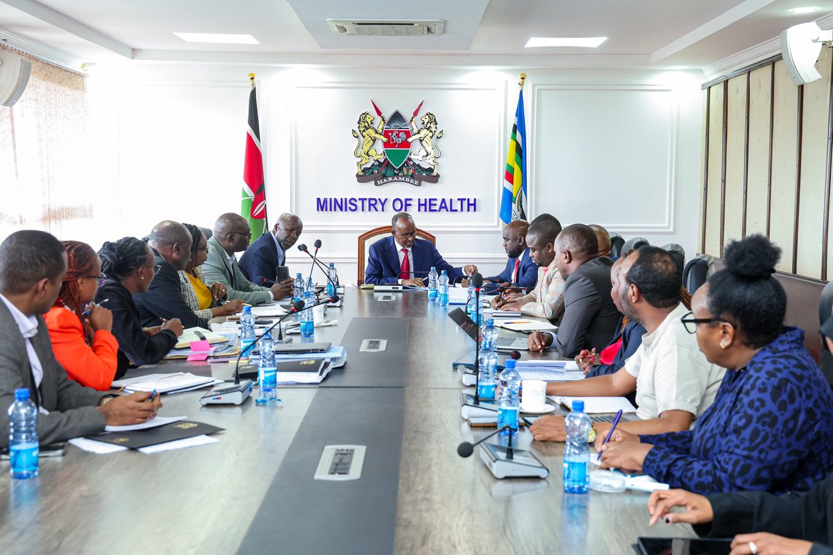 HonAdenDuale's tweet image. Convened a consultative meeting with the Public Service Commission, led by Chairperson Amb. Antony Muchiri and the Social Health Authority (SHA), chaired by Dr. Abdi Mohamed, to address the transition of staff from the defunct National Health Insurance Fund (NHIF).

The meeting