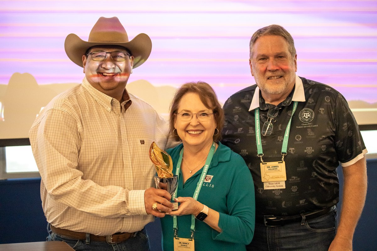 rellisedu's tweet photo. To wrap up hosting the Symposium this year, we are passing the torch to Texas A&M University-Kingsville!
#RELLIS #TAMUS #Symposium https://t.co/83PCoE1xH2