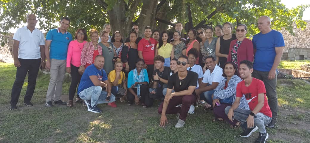 Universidad Granma (@universidad_udg) on Twitter photo Acompañados por el historiador César Martín García, los delegados del Taller de Trabajo Político Ideológico de la <a href="/Universidad_UDG/">Universidad Granma</a>, recorren el Monumento La Demajagua, allí se conectaron con las raíces de la nación, reviviendo momentos fundacionales del proceso independentista. Acompañados por el historiador César Martín García, los delegados del Taller de Trabajo Político Ideológico de la <a href="/Universidad_UDG/">Universidad Granma</a>, recorren el Monumento La Demajagua, allí se conectaron con las raíces de la nación, reviviendo momentos fundacionales del proceso independentista.