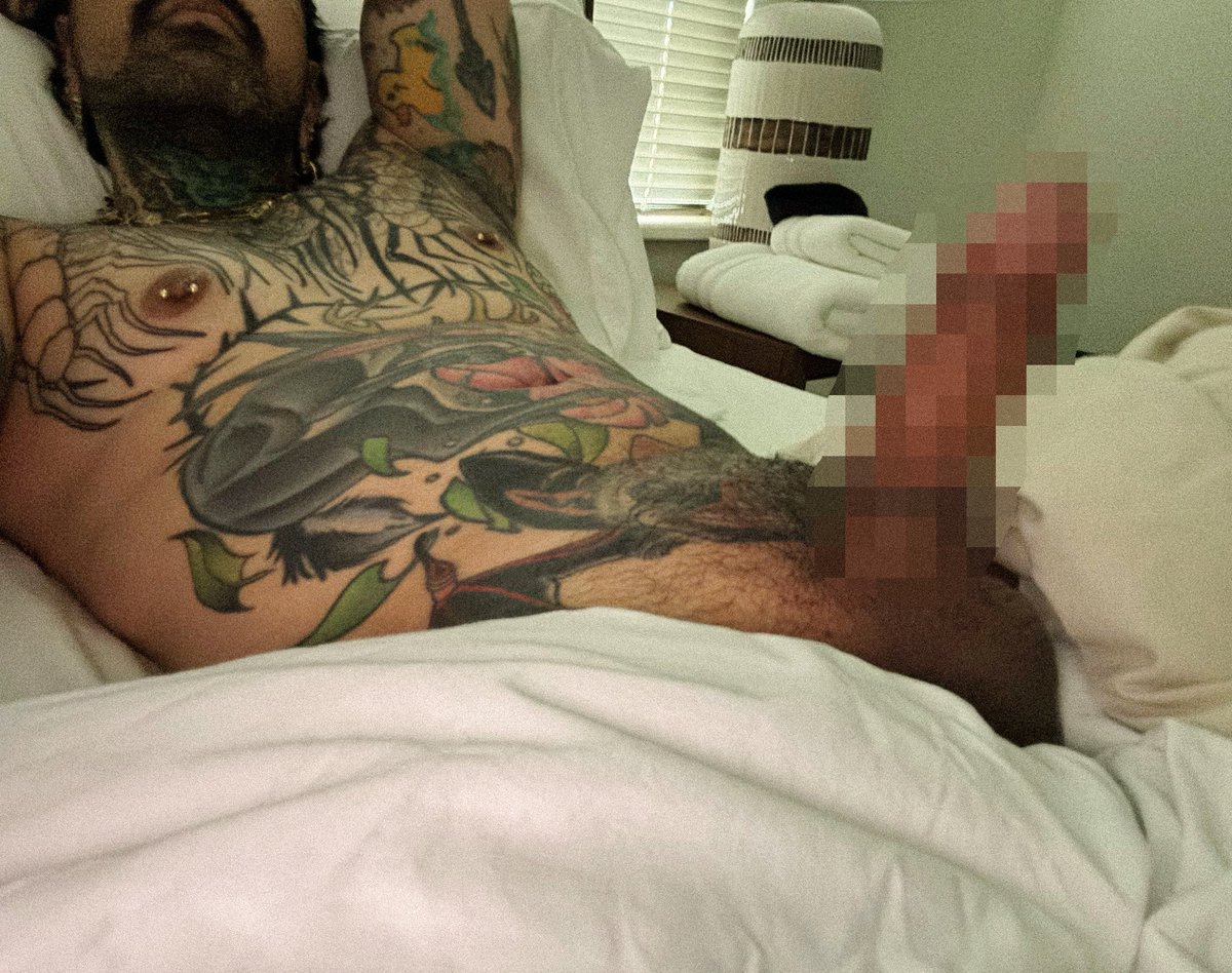 hentaihades666's tweet photo. Follow my IG hades_cabrera ๐๐ป #guyswithtattoos #tatdaddy #explorepage #portland https://t.co/Nuoh4BgoF6