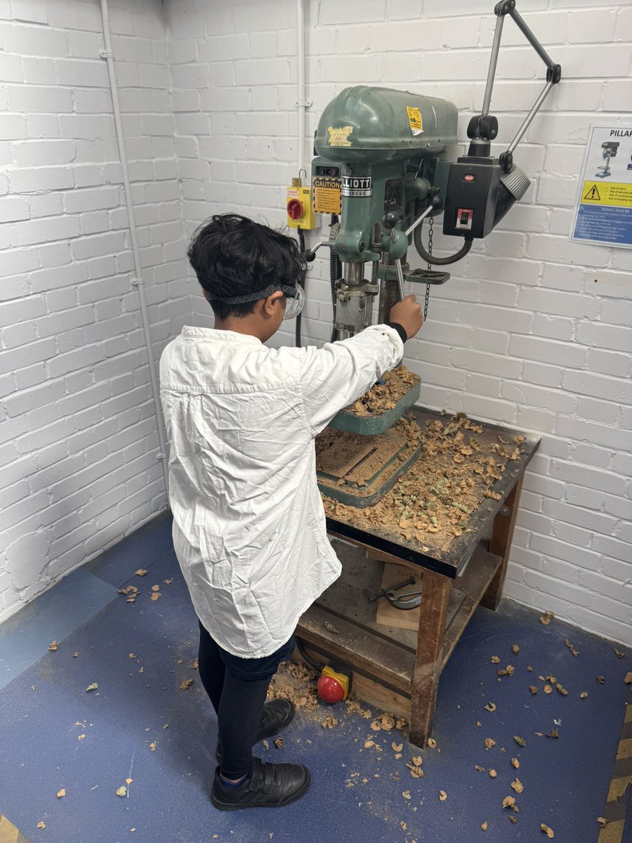 WGSBDesignTech's tweet image. Our Year 8s have been turning up the volume, with no wires or power in sight 🔊📱

The boys have been very busy in the workshop today making Passive Amplifiers, a very clever MDF phone stand that boost sound using echoes alone. 

Skills used: Sawing, filing, sanding &amp;amp; drilling 🪚