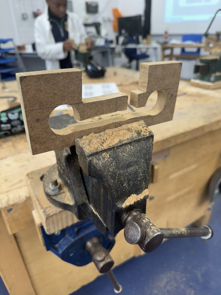 WGSBDesignTech's tweet image. Our Year 8s have been turning up the volume, with no wires or power in sight 🔊📱

The boys have been very busy in the workshop today making Passive Amplifiers, a very clever MDF phone stand that boost sound using echoes alone. 

Skills used: Sawing, filing, sanding &amp;amp; drilling 🪚