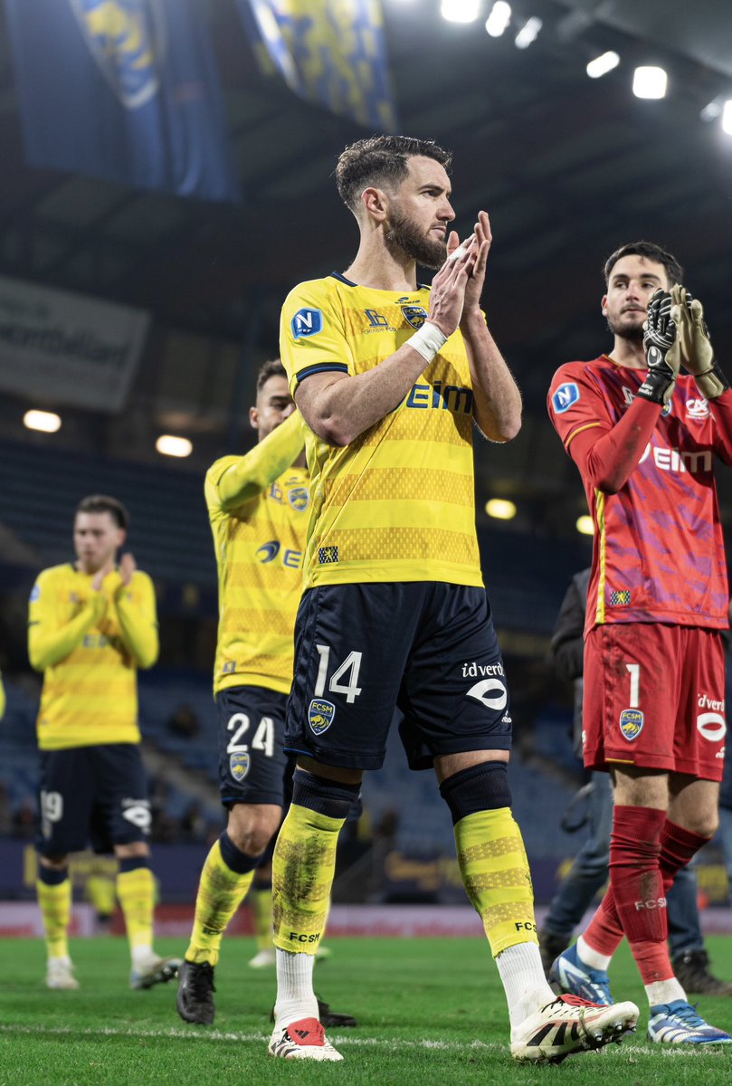 mpeybernes's tweet photo. 🦁💛💙 https://t.co/AM4DYRyr1r