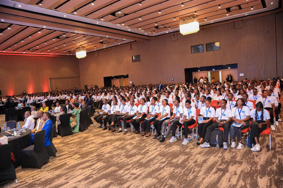 iee_rw's tweet photo. THREAD:
1/3

On May 23, 2025, 820 Teaching Assistants from the 2024–2025 cohort were commissioned at Kigali Convention Center after six months of service in 116 public schools across Rwanda. The event was hosted by @iee_rw in partnership with @MastercardFdn and @REBRwanda. https://t.co/0Pv5cY2o9L