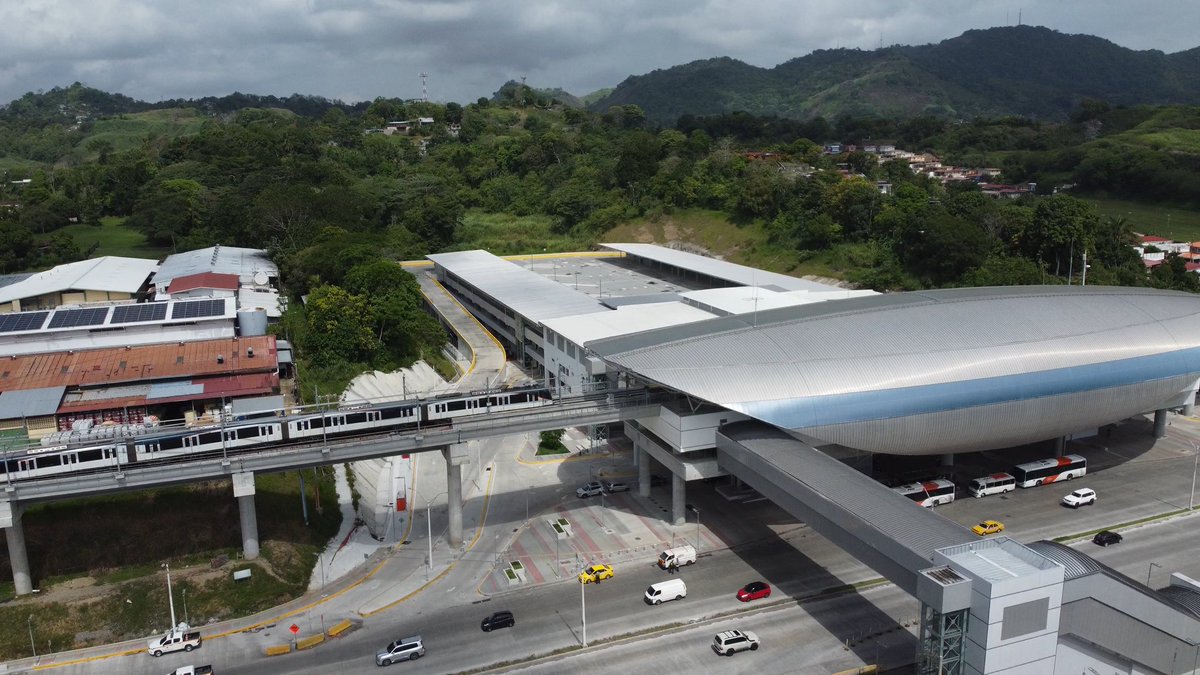JoseRaulMulino's tweet image. Ya está en funcionamiento la nueva Policlínica Dr. Edilberto Culiolis en Villa Zaíta!! Tiene acceso directo al @elmetrodepanama y atención para más de 300 mil panameños. Así debe ser: fácil, digno y pensando siempre en el paciente primero.