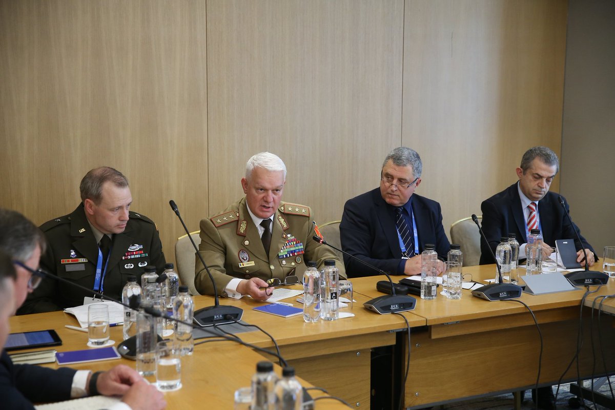 Șeful Statului Major Al Apărării / Romanian CHOD (@chod_rou) on Twitter photo Azi, am participat la #BlackSeaBalkansForum, alături de @NewStrategyCtr, <a href="/MApNRomania/">MApN</a>, <a href="/MAERomania/">Ministry of Foreign Affairs of Romania 🇷🇴</a> și parteneri internaționali.
Am discutat despre securitatea regională în panelul „One Front, One Vision, One Strategy!”, alături de gen. (ret.) Philip Breedlove (fost <a href="/NATO/">NATO</a> SACEUR), Azi, am participat la #BlackSeaBalkansForum, alături de @NewStrategyCtr, <a href="/MApNRomania/">MApN</a>, <a href="/MAERomania/">Ministry of Foreign Affairs of Romania 🇷🇴</a> și parteneri internaționali.
Am discutat despre securitatea regională în panelul „One Front, One Vision, One Strategy!”, alături de gen. (ret.) Philip Breedlove (fost <a href="/NATO/">NATO</a> SACEUR),